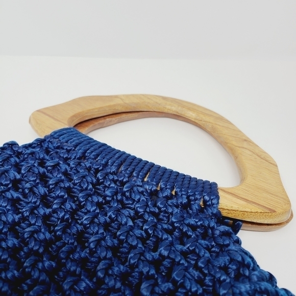 Unbranded | Blue Weaved Bag w/ Wooden Handles (One Size) - Picture 8 of 13